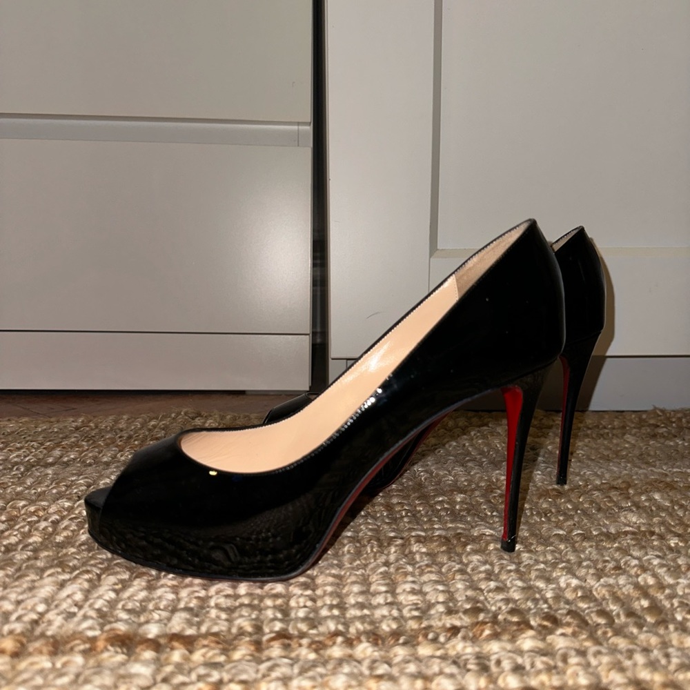Christian Louboutin Very Privé open toe pumps NWT